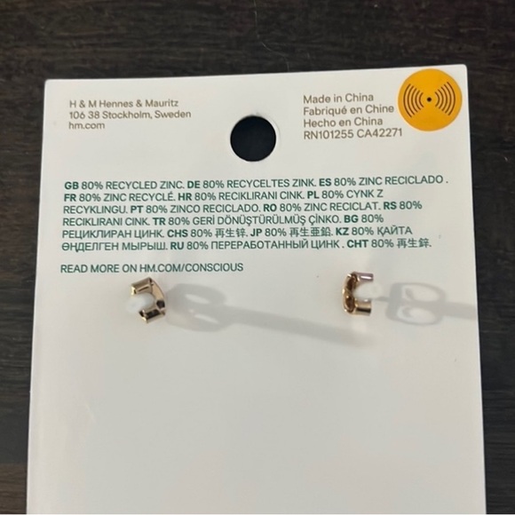 H&M Santa Clause Christmas Hanging Earrings NWT - Picture 4 of 5